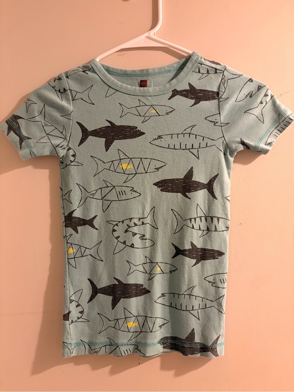 Tea collection, kids, short-sleeve T-shirt with shark & fish pattern.